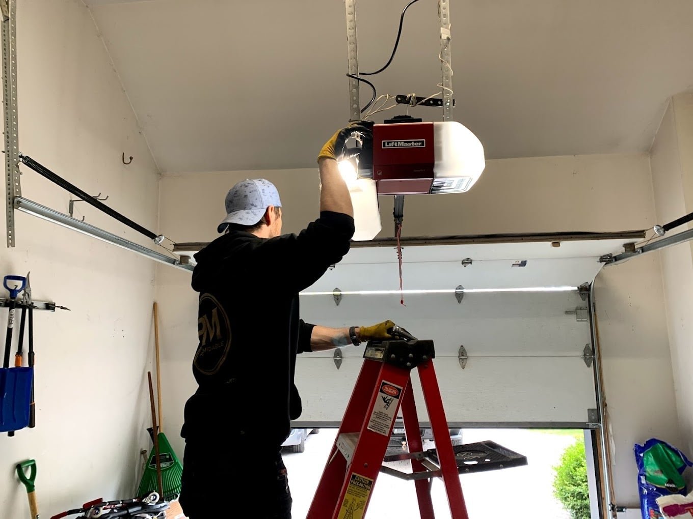 garage door opener repair service of experts of Garage Door Repair Company Venice Florida.